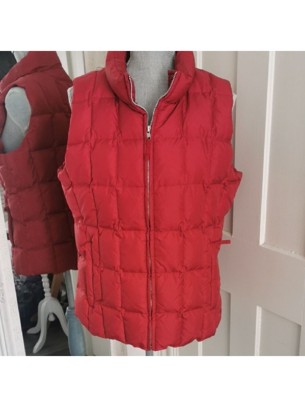 Womens GAP red puffer down vest with high collar and quilted designSize Large